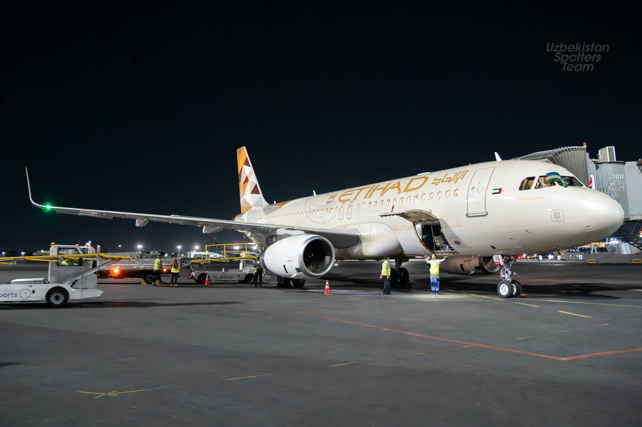 A6-EIS, первый регулярный рейс из Абу-Даби в Ташкент